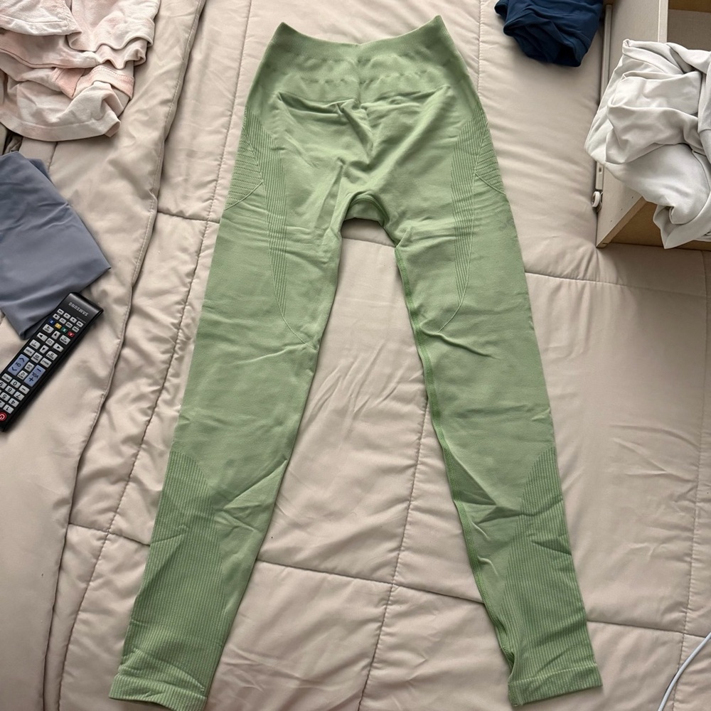 Size small alphalete pistachio leggings